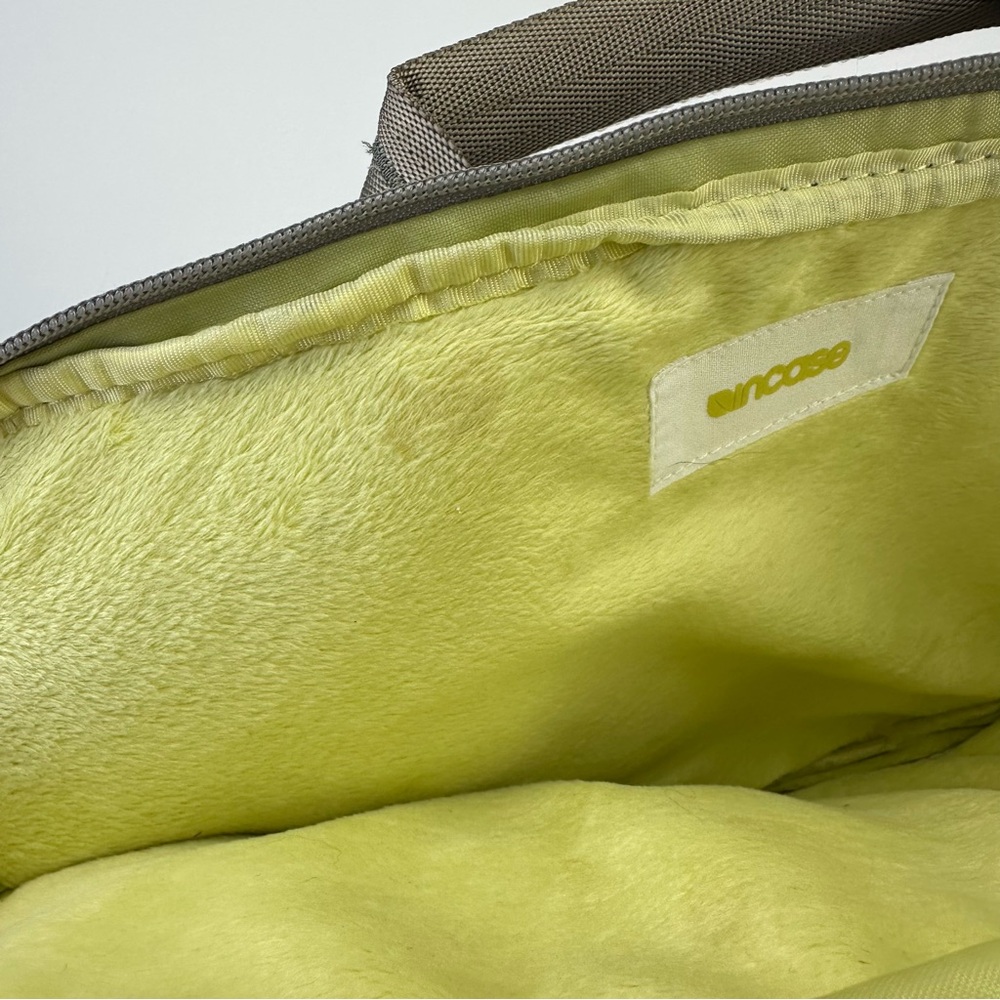 Incase Laptop Bag - Picture 6 of 7